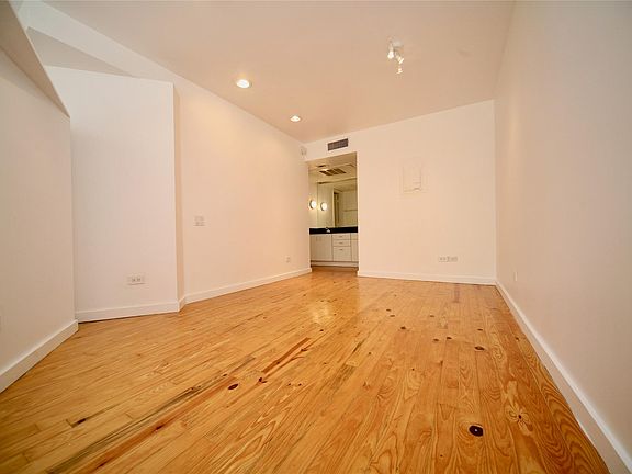 5th image of 4343 Travis St APT 6