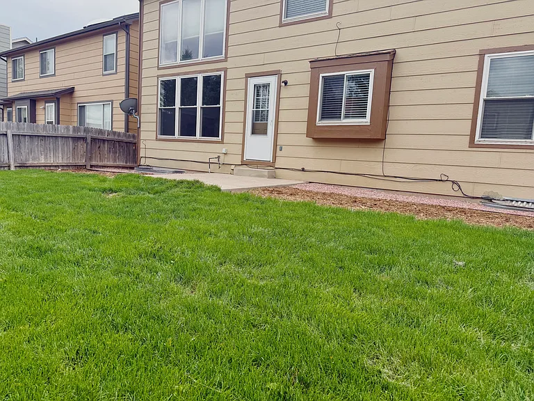 8061 Scarborough Dr — Photo 4