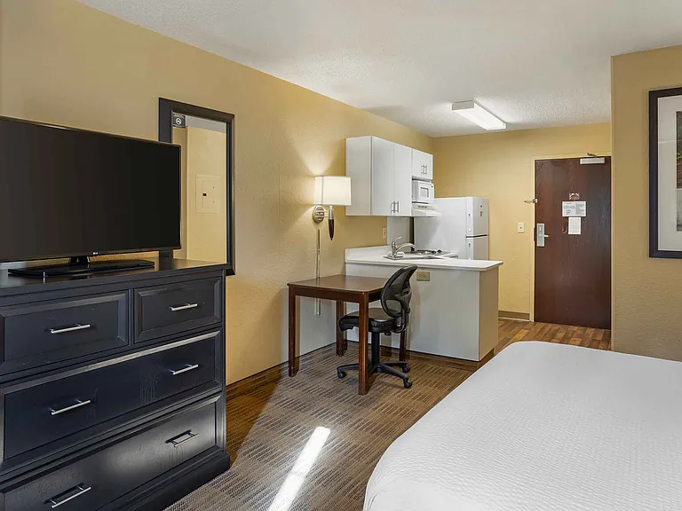Studio Suite - 1 Queen Bed