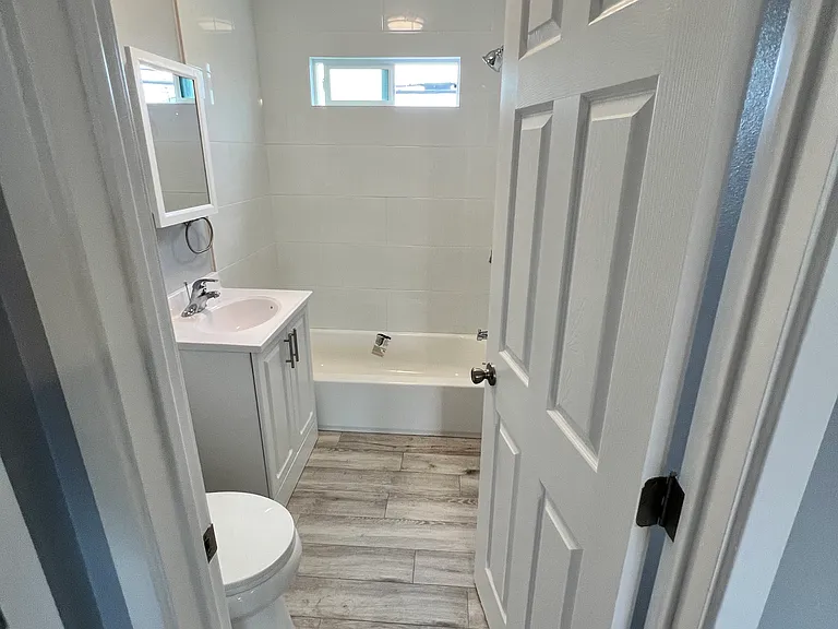 1570 Elm Ave #B — Photo 2