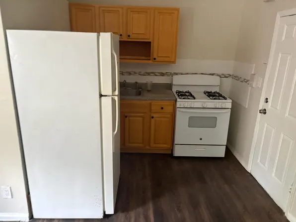 398 Baldwin Avenue image 2 of 9