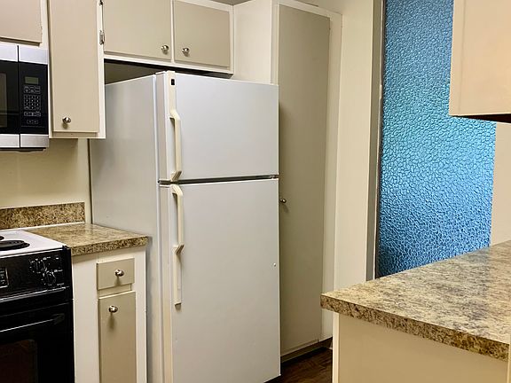 3rd image of 696-13893 NE 69th St