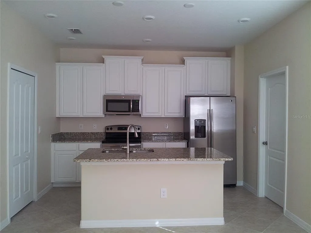 3 bed, 2.5 bath, 1748 sqft, $2,650 — Photo 3