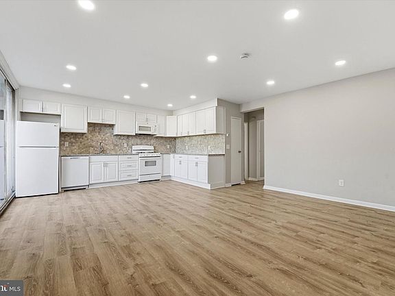 3rd image of 100 E Glenolden Ave APT R10