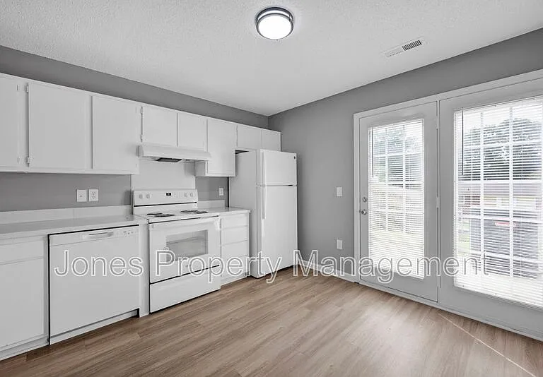 500 Jackson Park Rd #12 — Photo 16