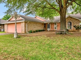 4015 Castlegate Dr, Paris, TX 75462