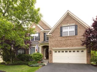 25 Crestview Dr, Clinton, NJ 08809