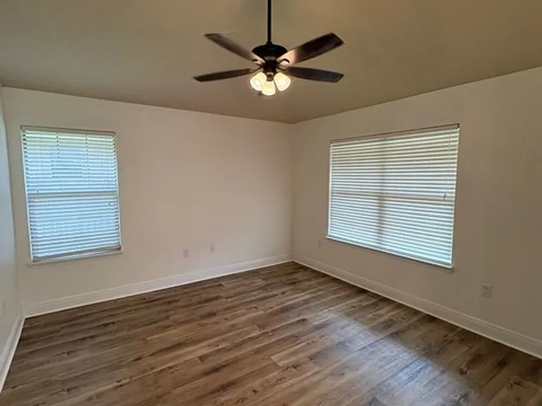 6040 Trestle St — Photo 15