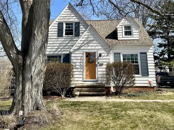 4257 W 224th St, Fairview Park, OH 44126