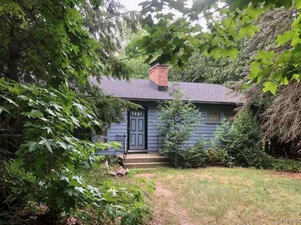 2204 Rogue River Rd NE, Belmont, MI 49306