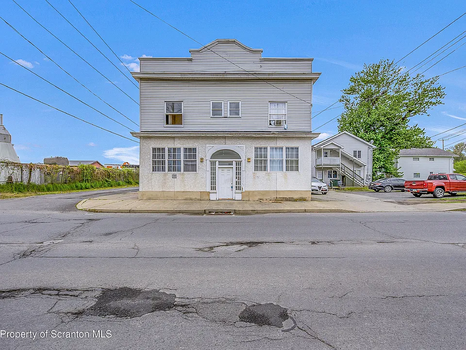 114 E Market St #4