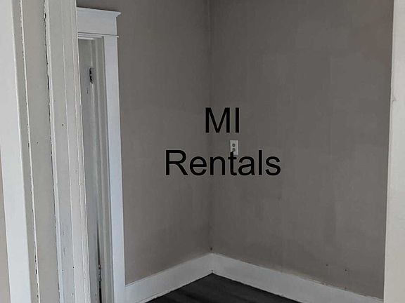 3rd image of 220 E Lakeview Ave