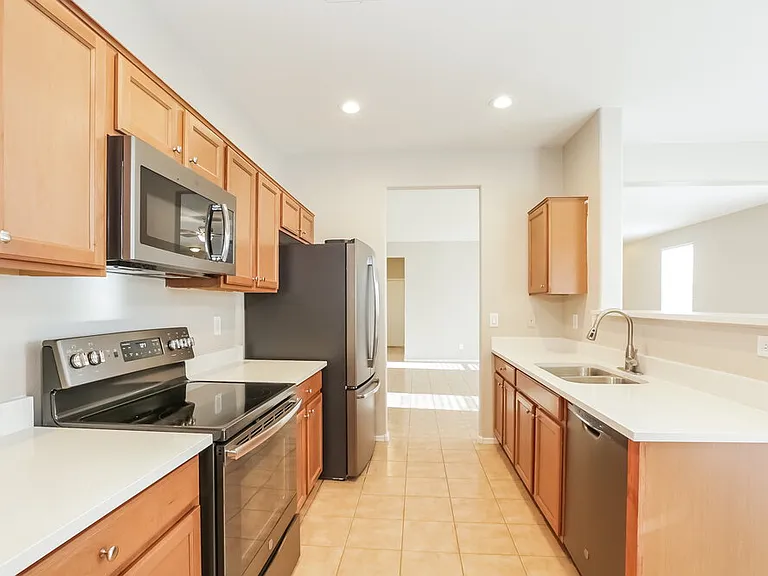 7333 W Saint Catherine Ave — Photo 7