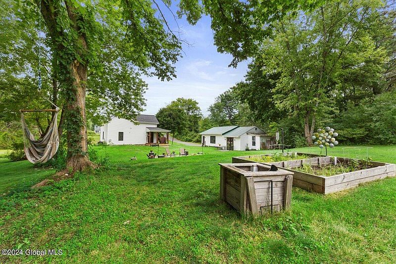 4th image of 1124 Ballston Lake Road