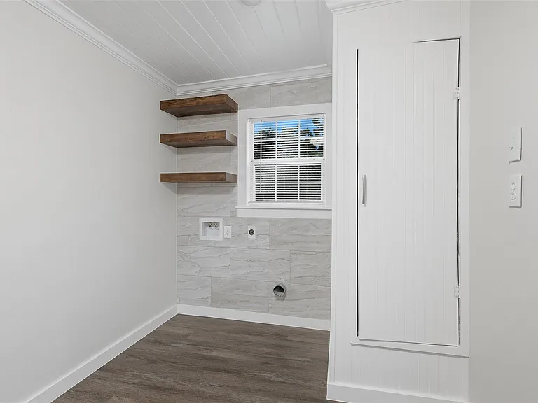 1509 Walton St — Photo 11