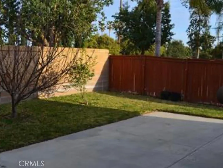 7841 Danbury Dr — Photo 25