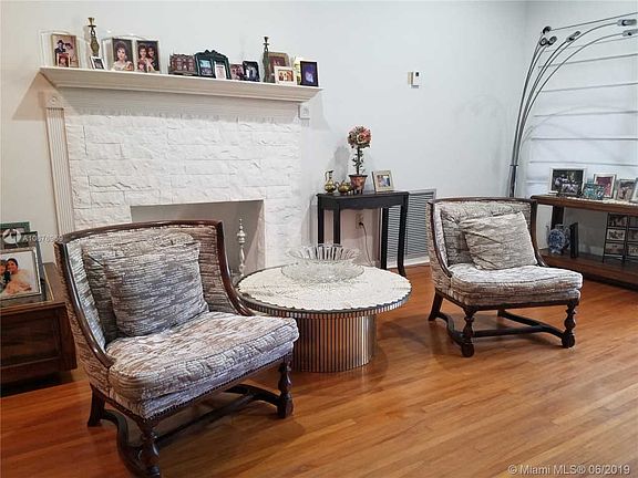 3rd image of 330 W 46th St