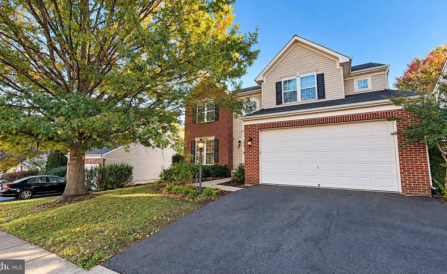 4 bed, 2.5 bath, 2584 sqft, $3,300 — Photo 1