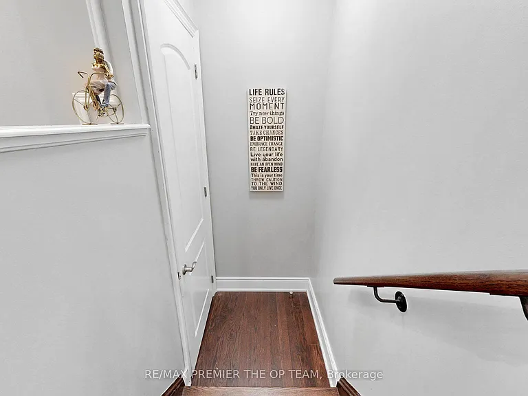 60 Chesney Cres — Photo 41