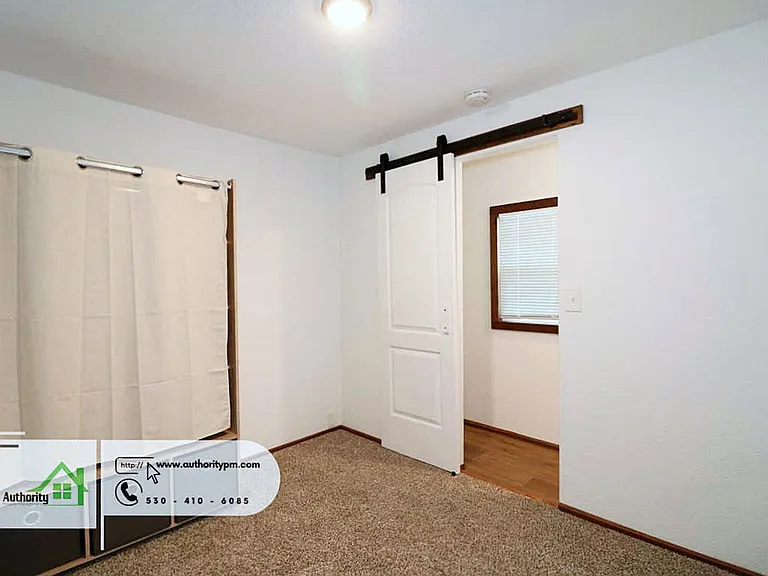 4083 Notre Dame Ave — Photo 17