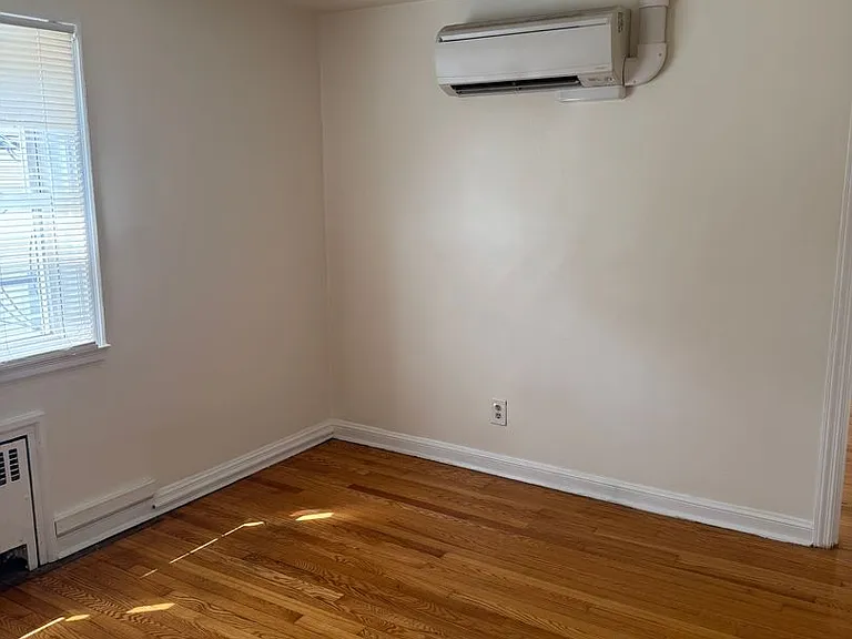 2228 W Allen St — Photo 11