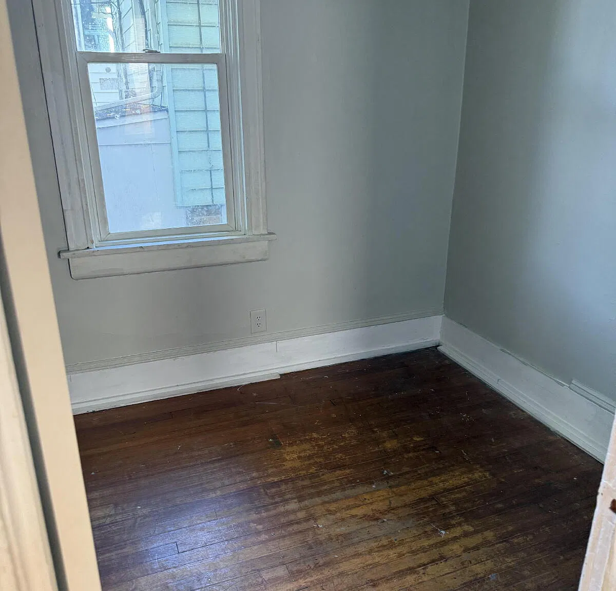 2 bed, 1.0 bath, $950 — Photo 2