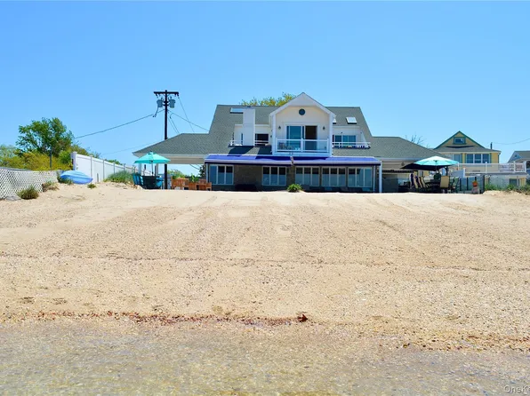 20 Greenwich Avenue, Bayville, NY 11709