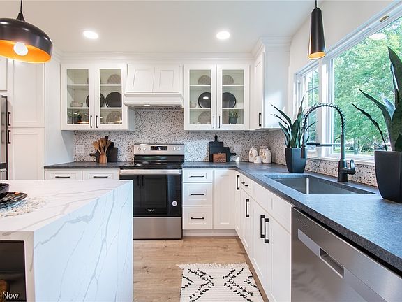 4th image of 2414 Trentwood Dr SE