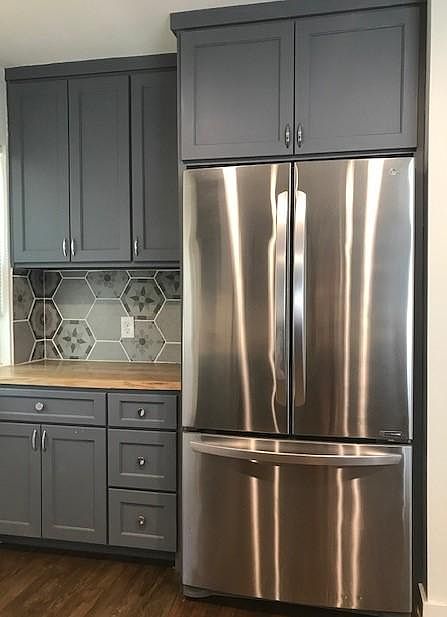 Stainless steel appliances (French-door refrigerator)