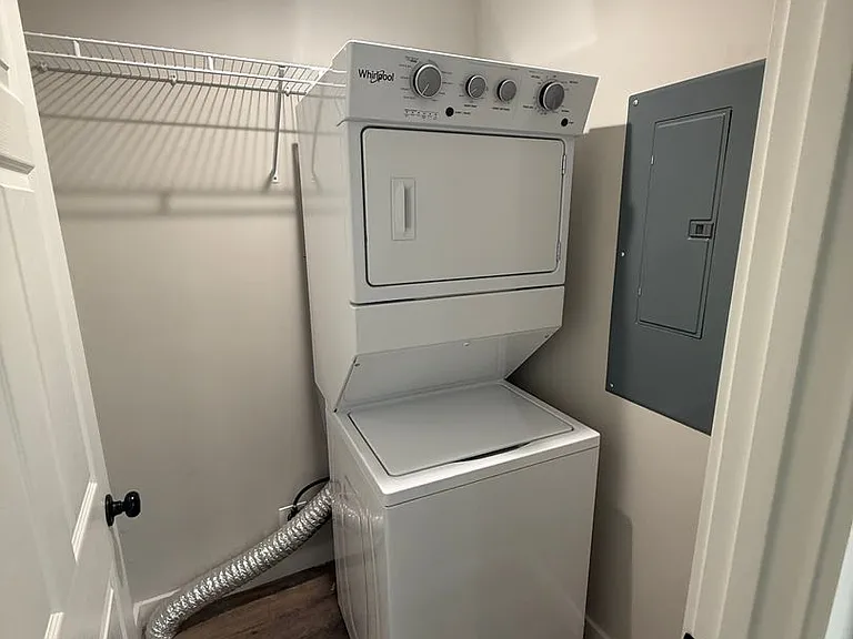102 Deacon Ln — Photo 8