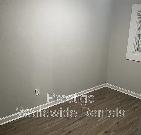 3028 Meade St — Photo 3