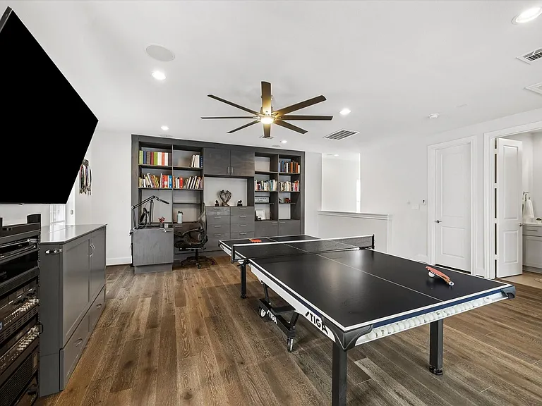 8741 Park Kolbe Ln — Photo 23