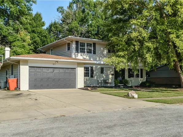 317 Hickory Ln, Mattoon, IL 61938