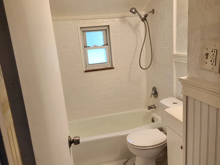 107-109 N Joslyn Dr #107 — Photo 5