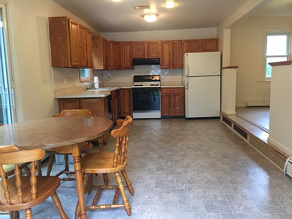 4th image of 5 Carpenter Ave