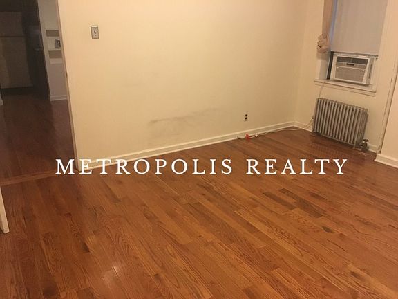 4th image of 3076 36th St