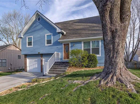 2320 Surrey St, Olathe, KS 66061