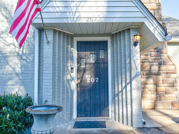 2nd image of 207 Hillcrest Dr