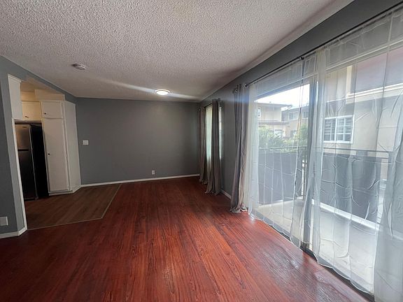 2nd image of 118-120 S Chester Ave #17058995