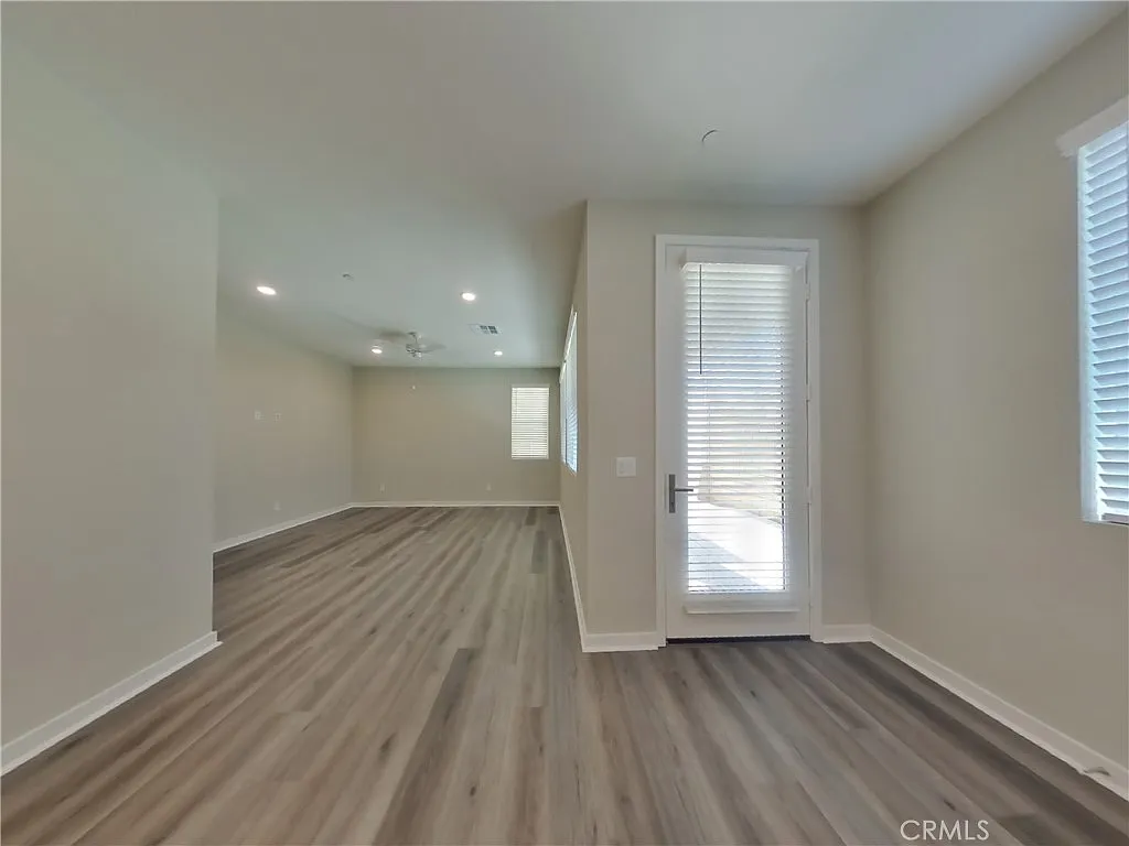 4 bed, 2086 sqft, $3,899 — Photo 4