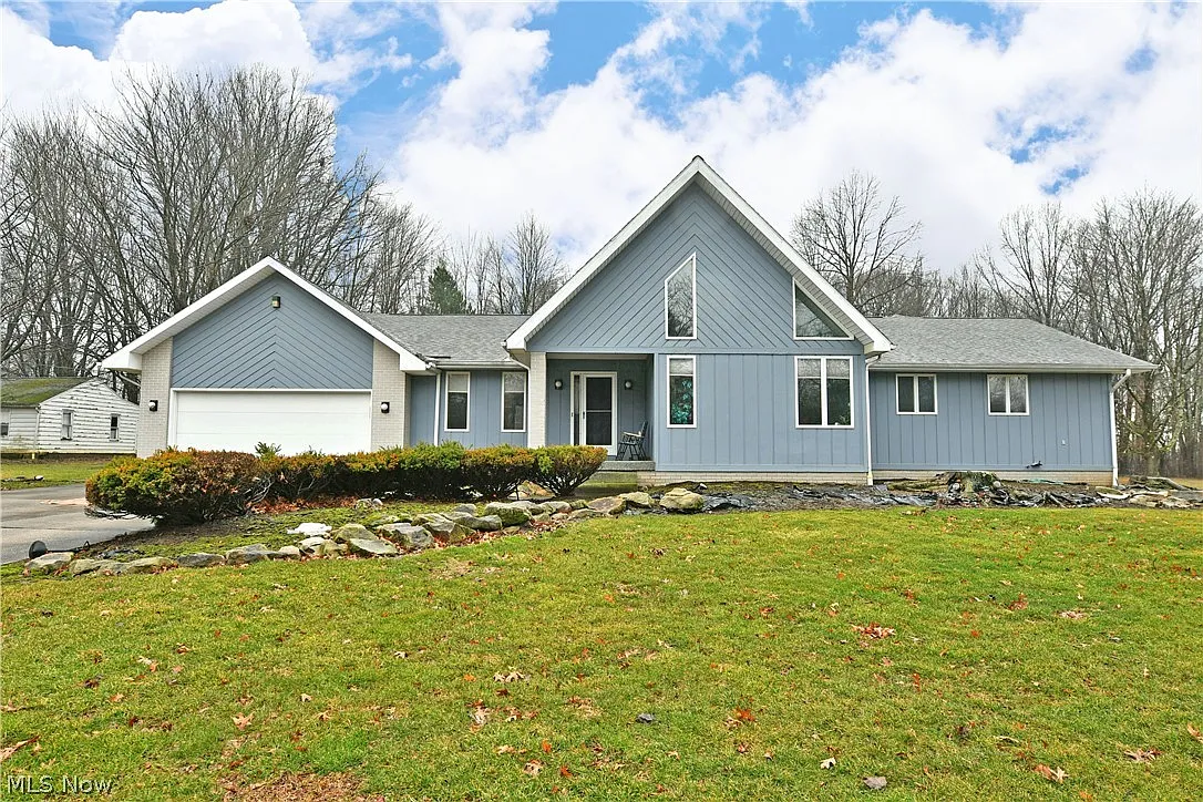 545 Thomas Ln photo 1