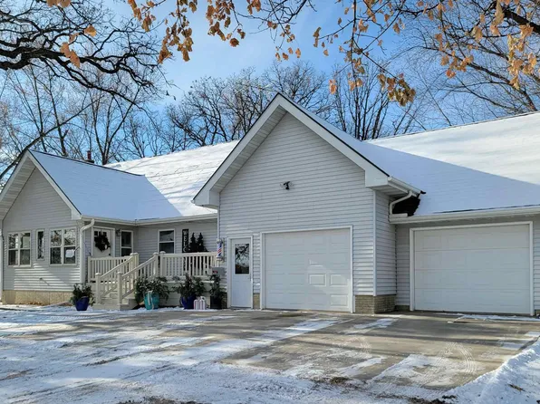 10039 Valley Ave, Cresco, IA 52136