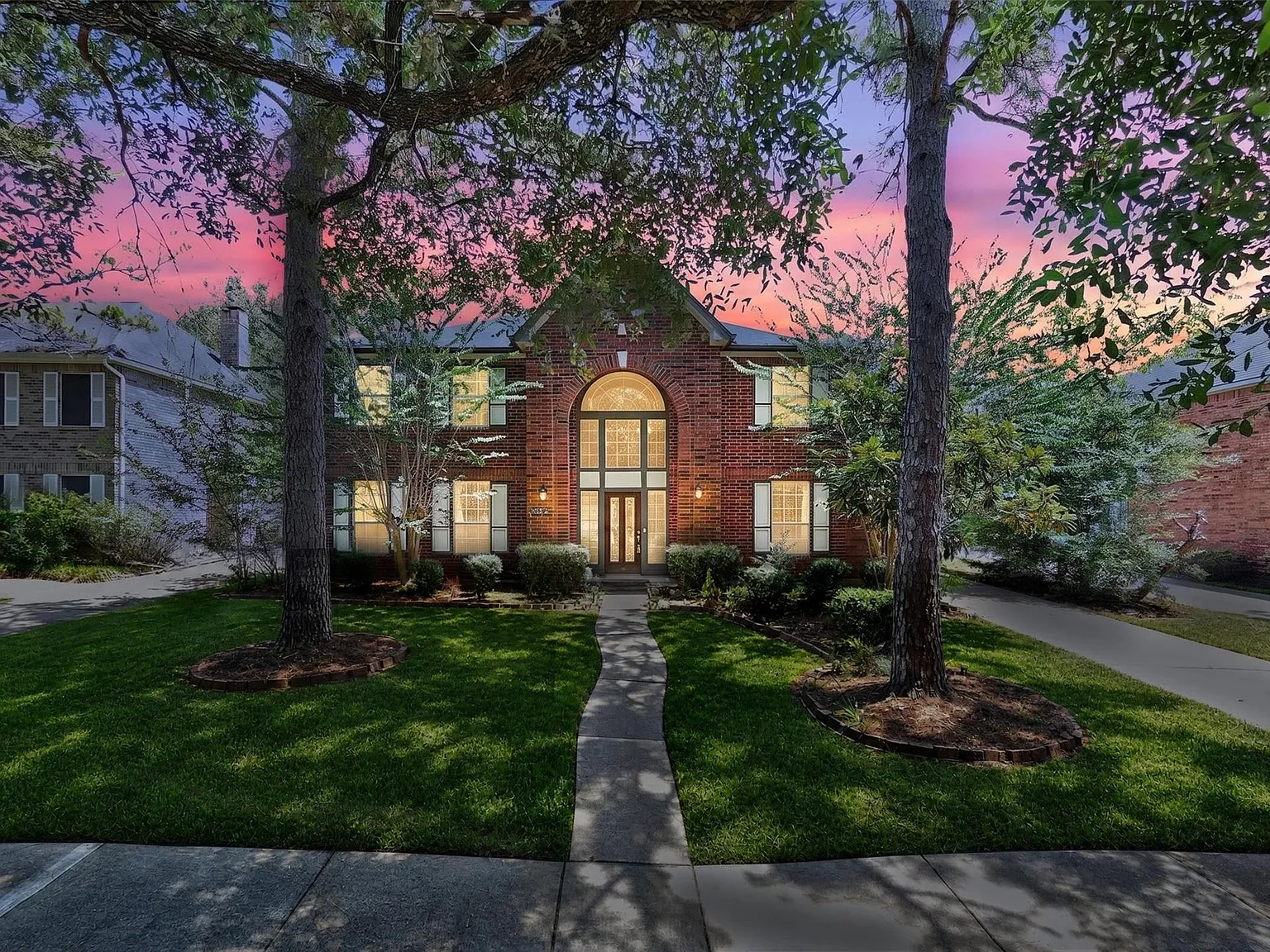 4 bed, 2.5 bath, 2854 sqft, $2,600 — Photo 3