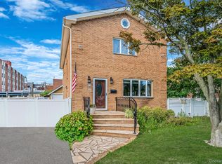 33 Nassau Parkway, Oceanside, NY 11572