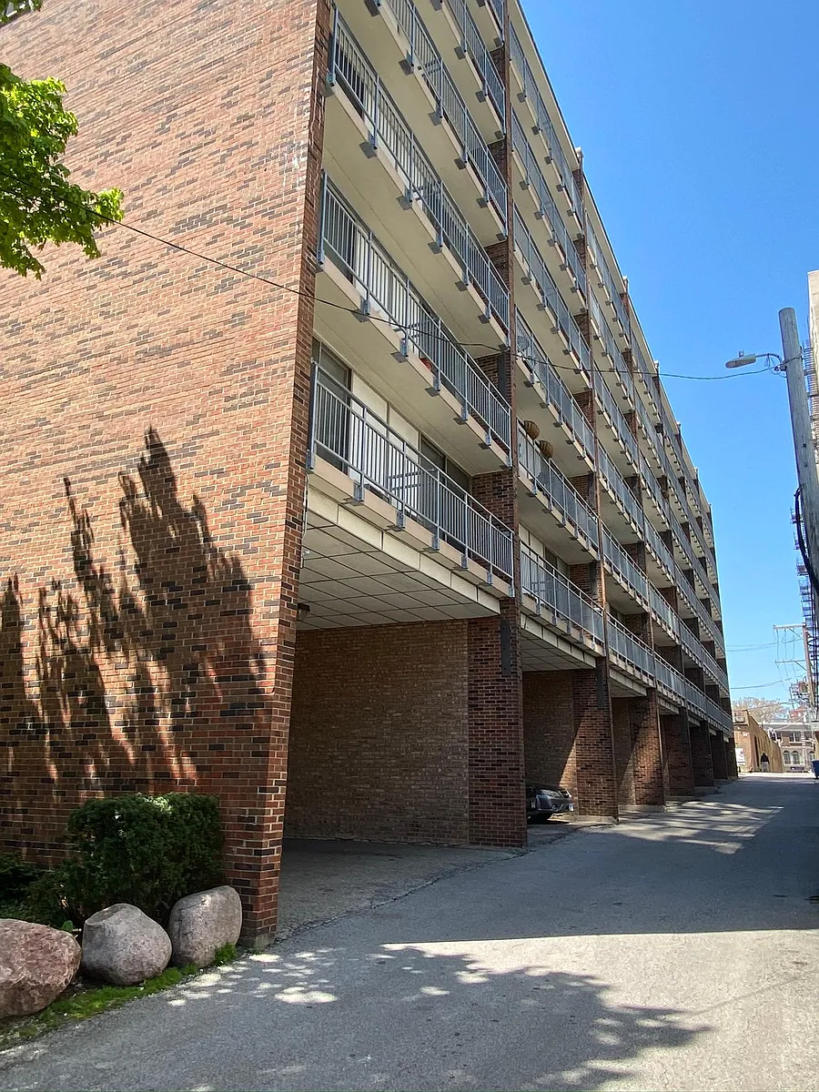Building Photo - 2340 N Commonwealth Ave