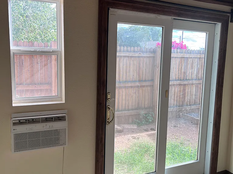 2047 E Alder Cir — Photo 2
