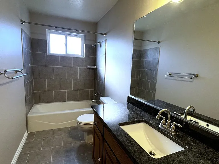 676 E 3300 N — Photo 11