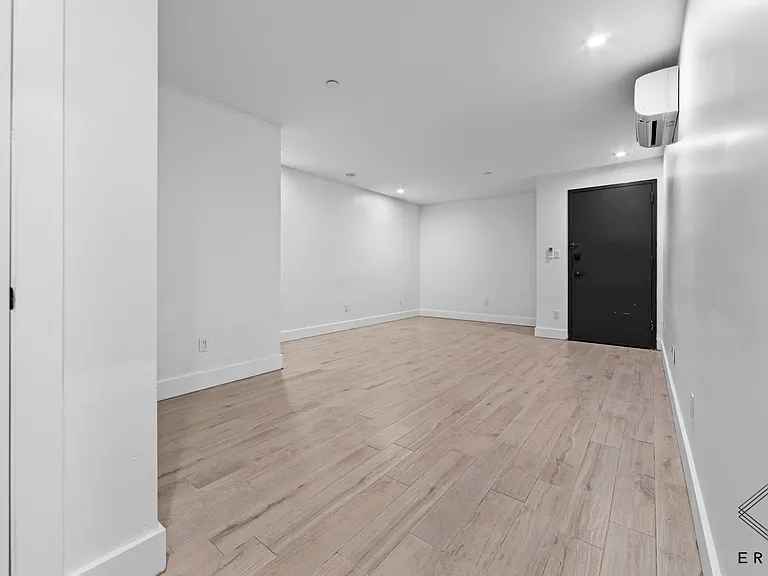 230 20th St #1B — Photo 15