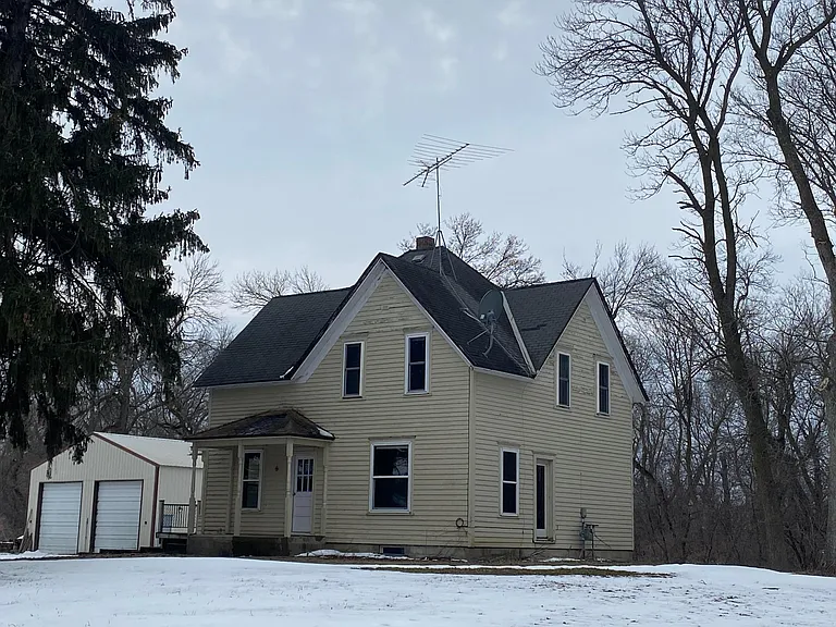 1445 County Rd E — Photo 2