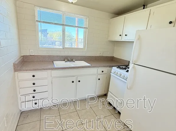 240 W Sahuaro St #12, Tucson, AZ 85705